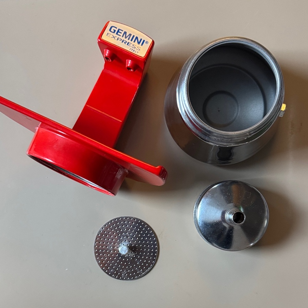 Gemini Express stovetop espresso maker in red - Picture 4 of 16